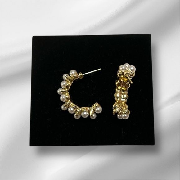 Elegant Gold and Pearl Hoop Earrings - Picture 2 of 3